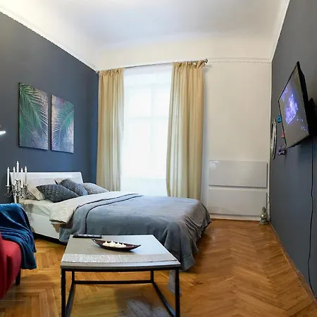 Stylish In The Center Apartment